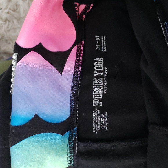 Victoria's Secret Bling Yoga Capris size medium - Picture 4 of 4